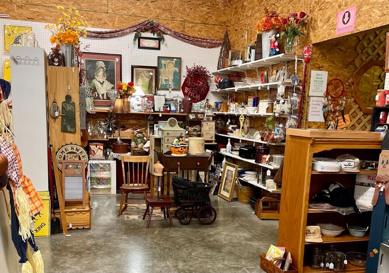 Vintage Antiques From the 20th Century Vintage Antiques From the 20th Century