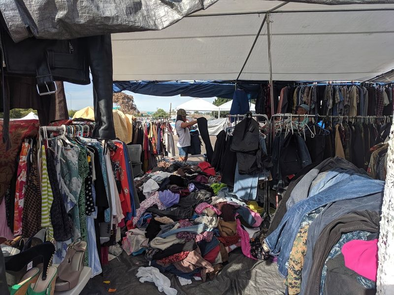 Vintage Clothing Finds Hidden in $1 Piles Vintage Clothing Finds Hidden in $1 Piles