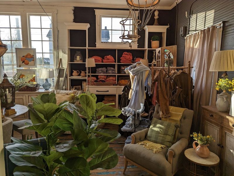 Vintage Clothing and Jewelry Hidden Gems