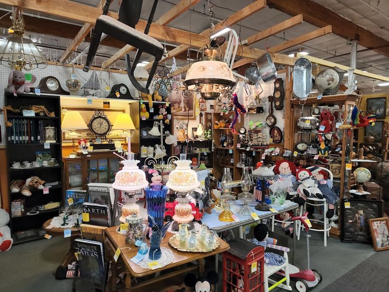 Vintage Clothing and Retro Fashion Finds Vintage Clothing and Retro Fashion Finds