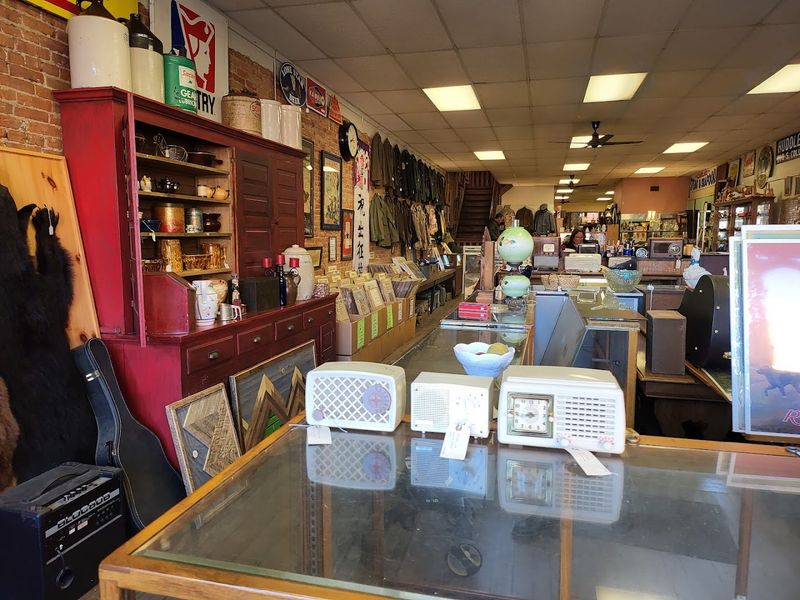 Vintage Electronics and Tube Radios