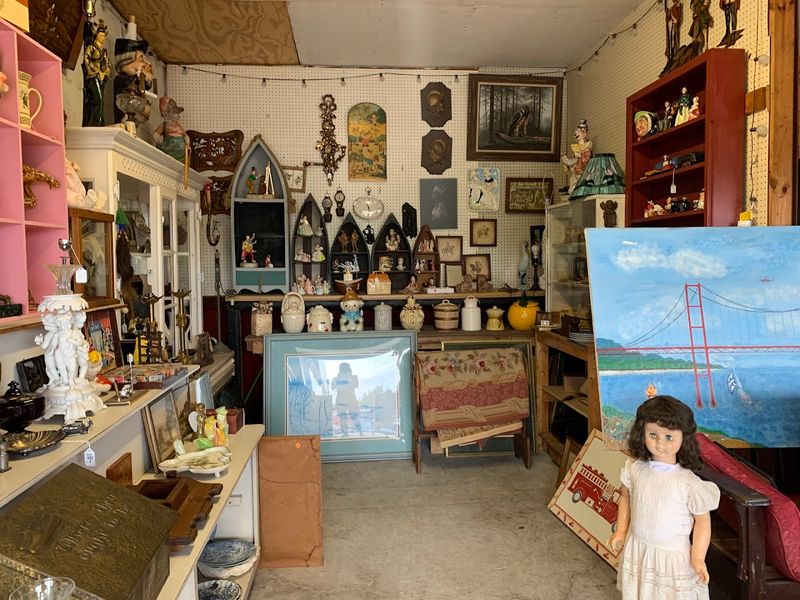 Vintage Finds and Collectibles for the Serious Treasure Hunter