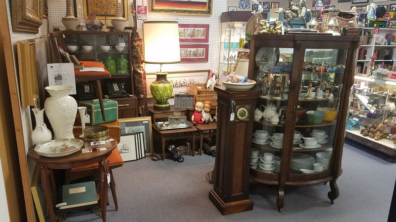 Vintage Glassware That Glows With Old-World Charm