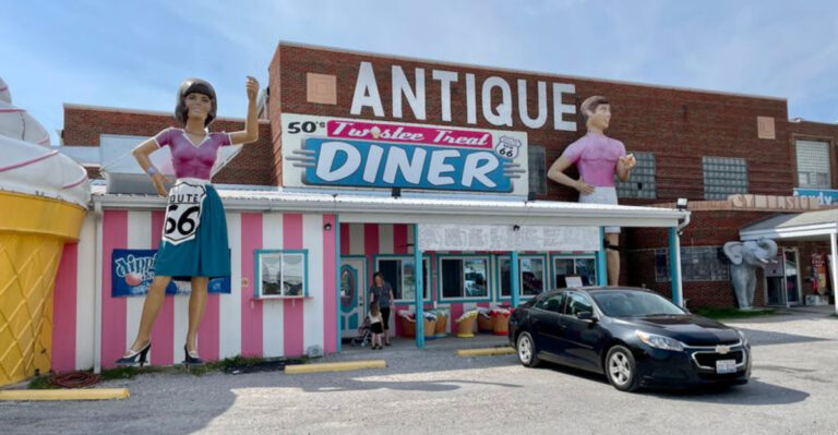 Vintage Lovers Are Making Special Trips To This Route 66 Illinois Antique Mall Packed With Americana Treasures