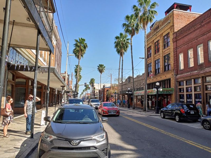 Vintage and Boutique Shopping Along La Septima