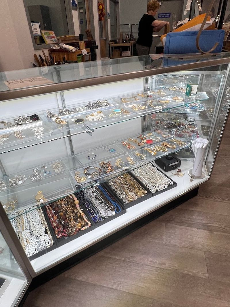 Vintage and High-End Jewelry Section Worth Every Peek Vintage and High-End Jewelry Section Worth Every Peek