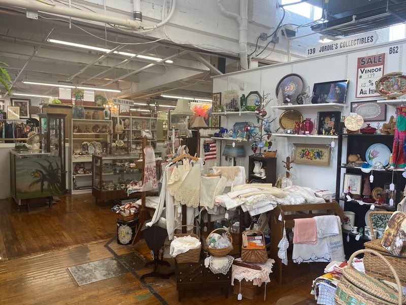 Vinyl Records and Music Memorabilia Vinyl Records and Music Memorabilia