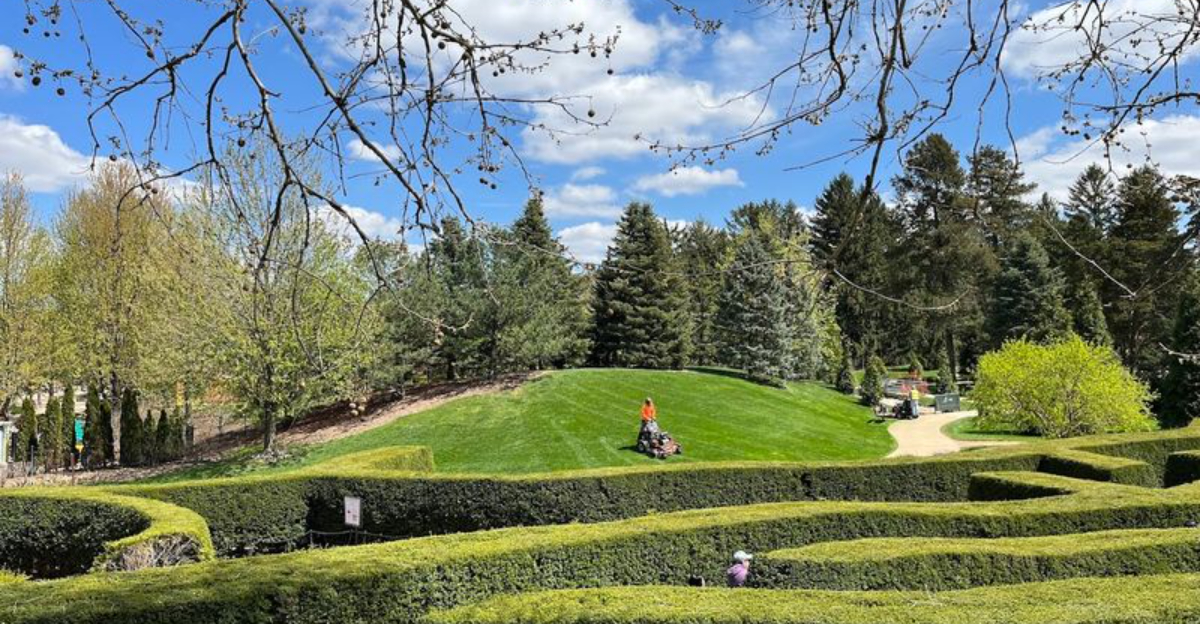 Visitors Travel Far And Wide To Explore This Stunning 1700 Acre Garden In Illinois