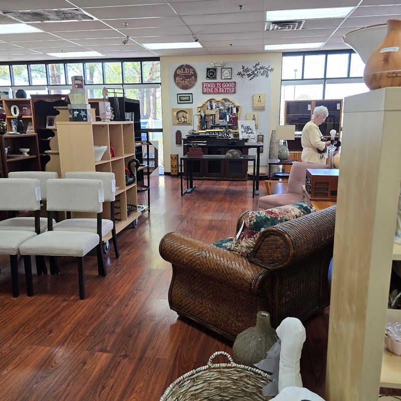 Volunteer Staff Who Bring Genuine Warmth to Every Visit