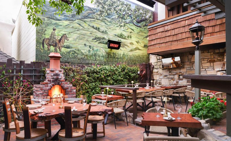Warm Fireplaces That Make Every Visit Feel Cozy Warm Fireplaces That Make Every Visit Feel Cozy