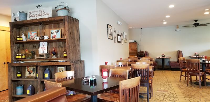 Warm Southern Atmosphere That Feels Like Family Warm Southern Atmosphere That Feels Like Family