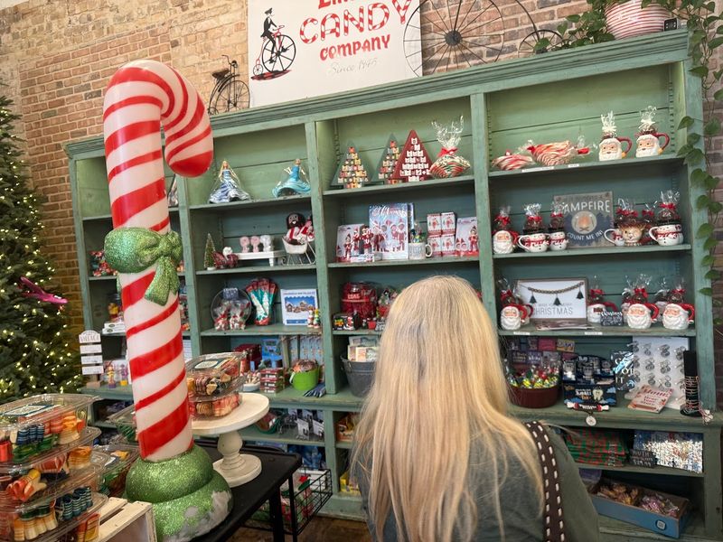 Watching Candy Being Made Live Is Pure Entertainment