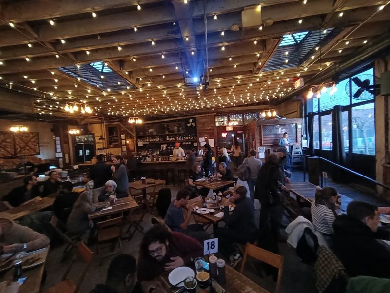 Weekend Live Music That Turns Dinner Into an Event Weekend Live Music That Turns Dinner Into an Event