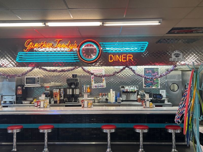 Weekly Deals That Make Dining Out Incredibly Affordable Weekly Deals That Make Dining Out Incredibly Affordable