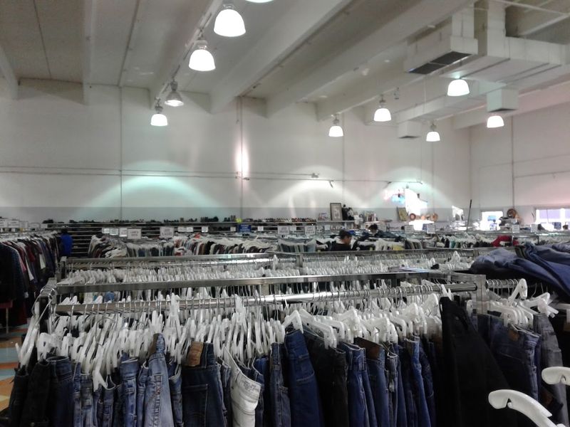 What Real Customer Reviews Reveal About the Shopping Experience
