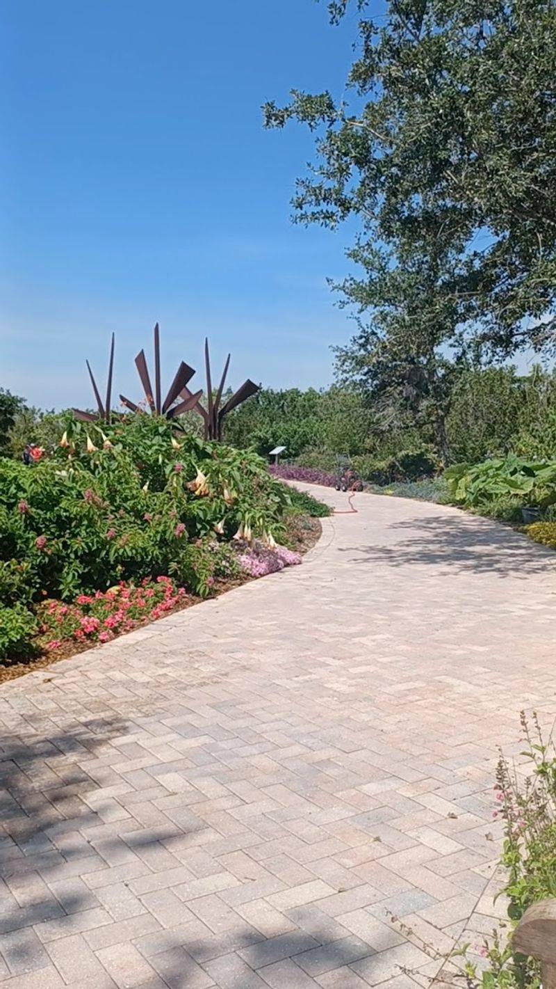 Wheelchair-Friendly Paths That Make the Garden Accessible for Everyone