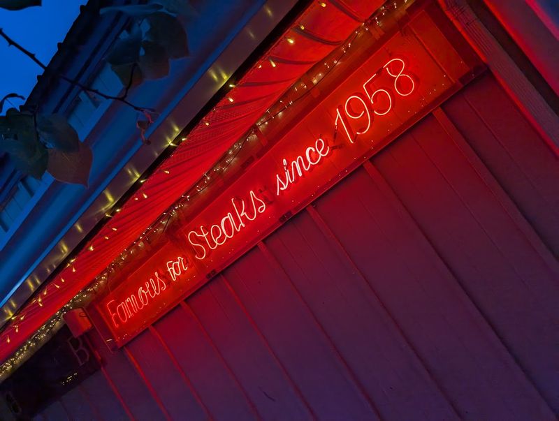 Why Beef 'N Bottle Remains One of North Carolina's Most Enduring Icons