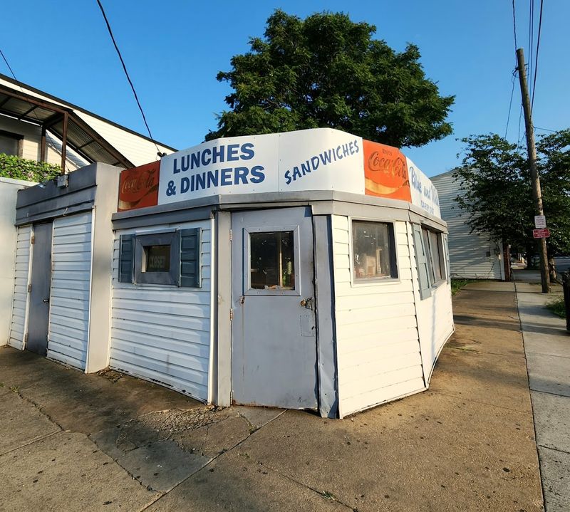 Why Blue & White Is an Alexandria Institution