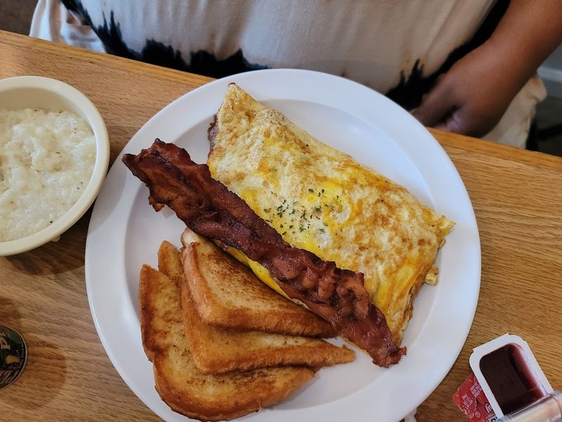 Why Brighter Day Cafe Keeps Earning Five-Star Mornings