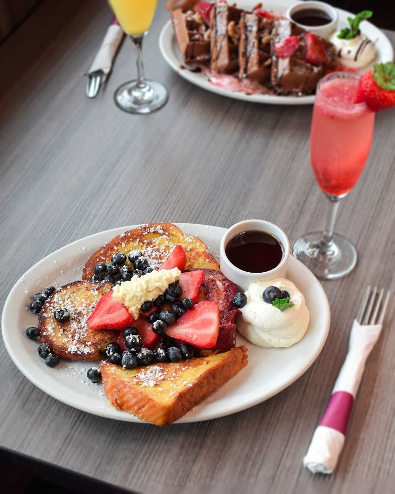 Why Chicago Waffles at Willowbrook Keeps People Coming Back Why Chicago Waffles at Willowbrook Keeps People Coming Back
