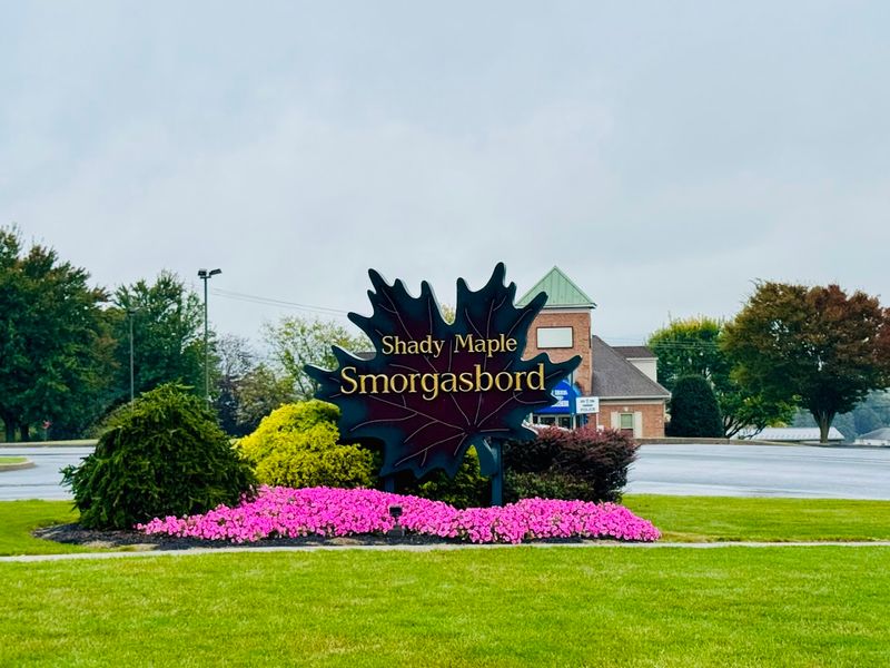 Why Shady Maple Smorgasbord Is a Must-Visit Destination in Lancaster County