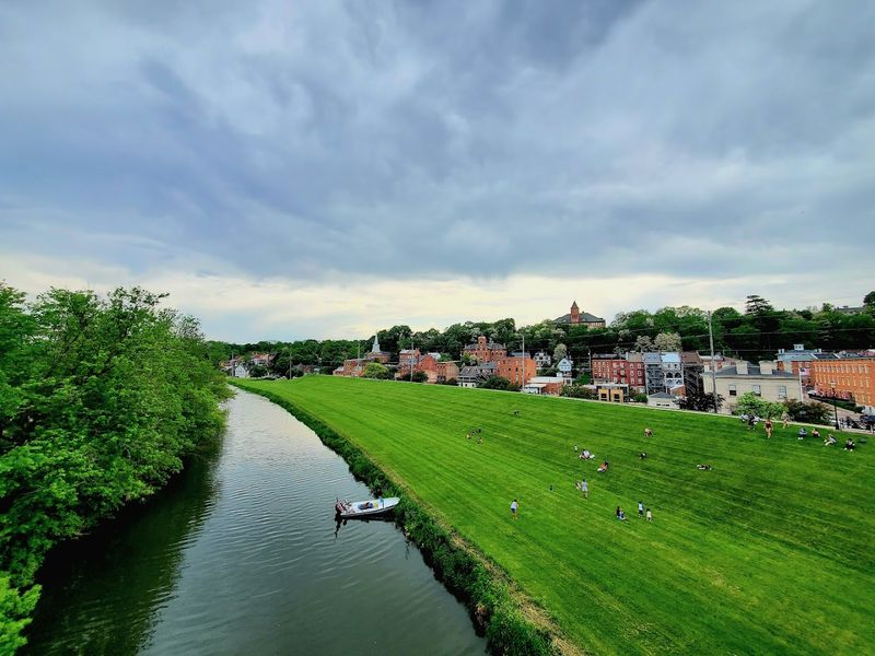 Wine Tasting in Wine Country: Galena's Surprising Vineyard Scene
