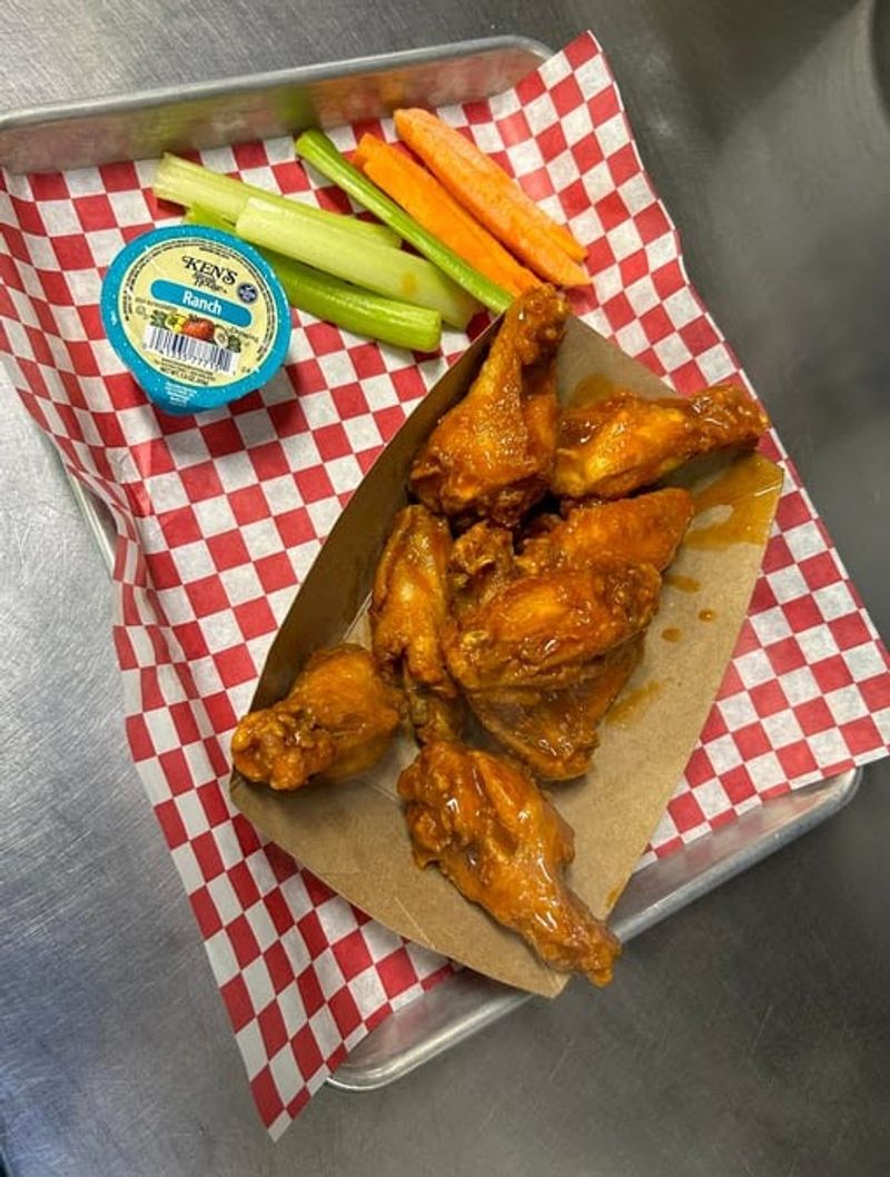 Wings So Big They Surprise First-Timers Wings So Big They Surprise First-Timers