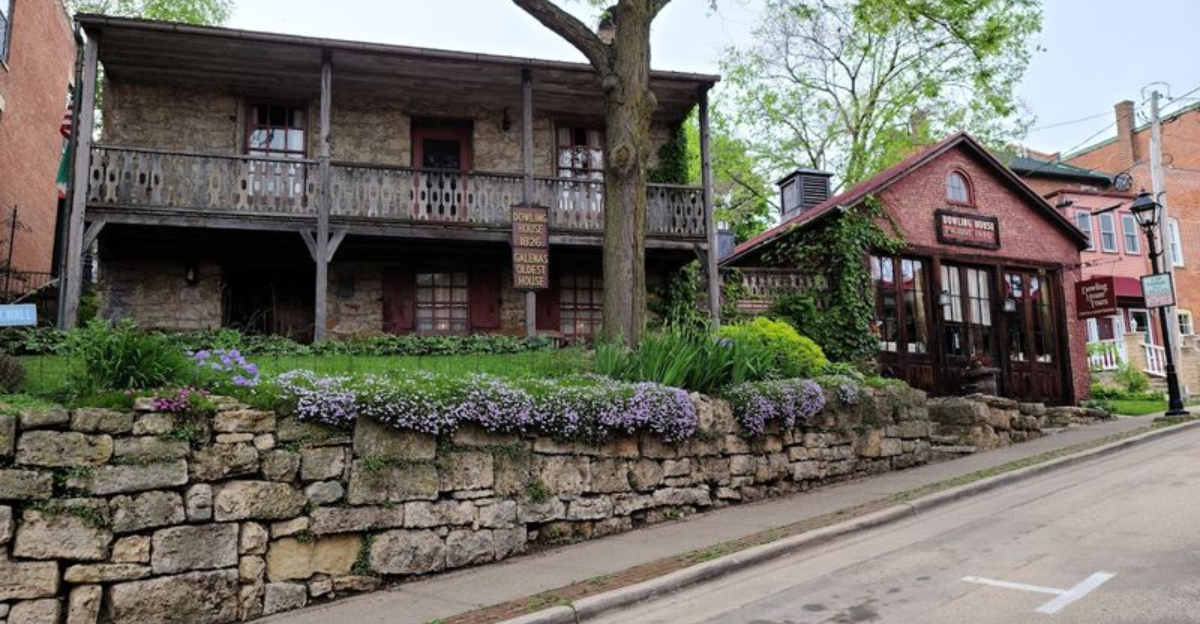 With Historic Streets And Picture Perfect Views This Illinois Town Feels Like Stepping Inside A Vintage Postcard