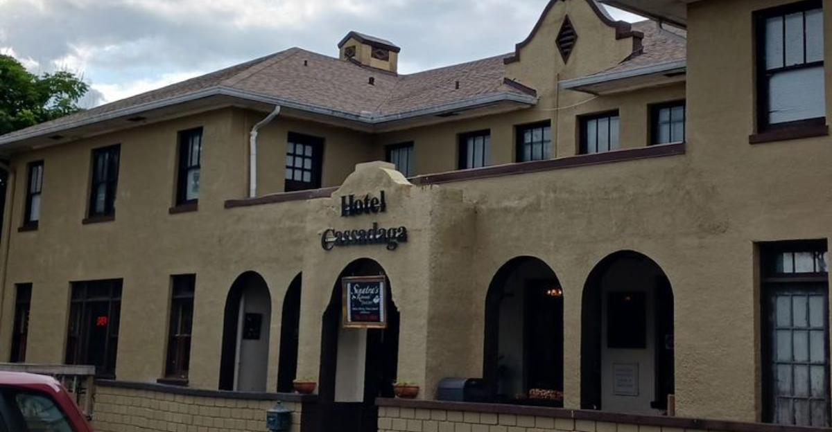 Would You Spend The Night At This Historic Florida Hotel Known For Its Spooky Reputation