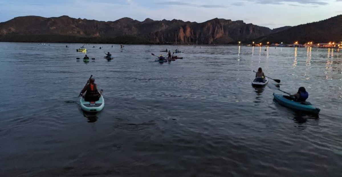 You Can Paddle Across An Arizona Lake In Glowing Kayaks And The Experience Feels Magical