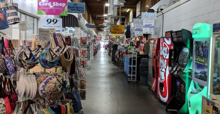 You Could Spend An Entire Day At This Massive Florida Flea Market And Still Miss A Few Things