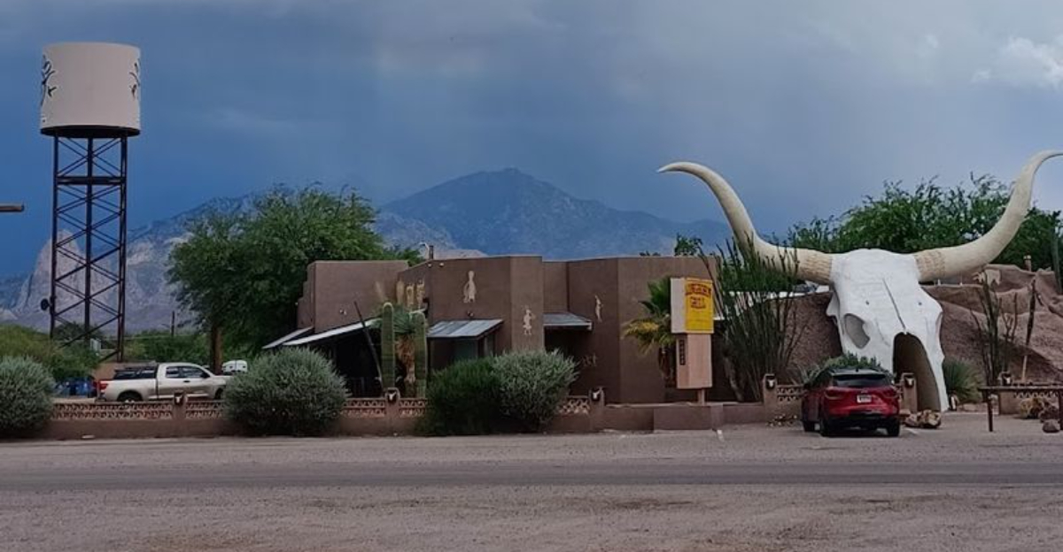Youll Want To Pull Over Immediately When You See This Oversized Arizona Attraction