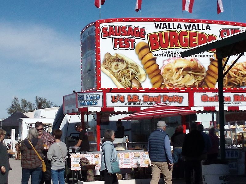 Yummy Food Vendors That Make Shopping an All-Day Event
