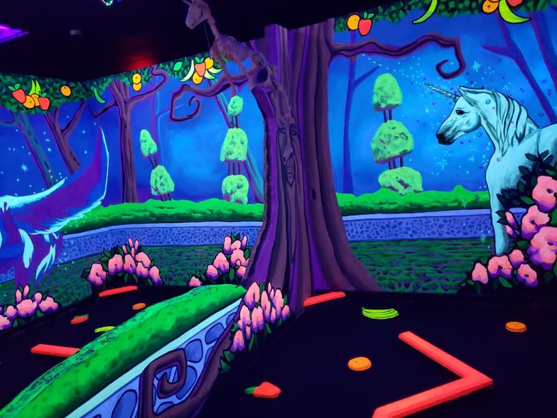 18 Beautifully Themed Holes 18 Beautifully Themed Holes