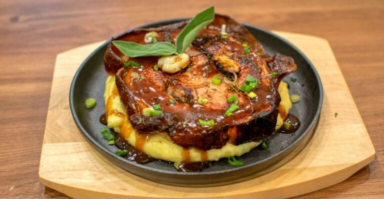 20 Meals People Call “Unhealthy” Without Ever Looking at What’s on Their Own Plate