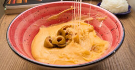 22 Foods People Keep Trying to Improve – Even Though the Original Was Already Perfect