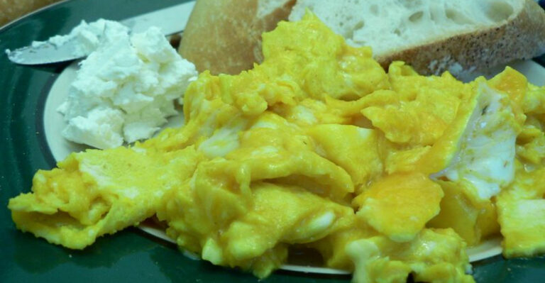 22 Foods That Were Never Trendy – But Somehow Outlasted Every Food Trend
