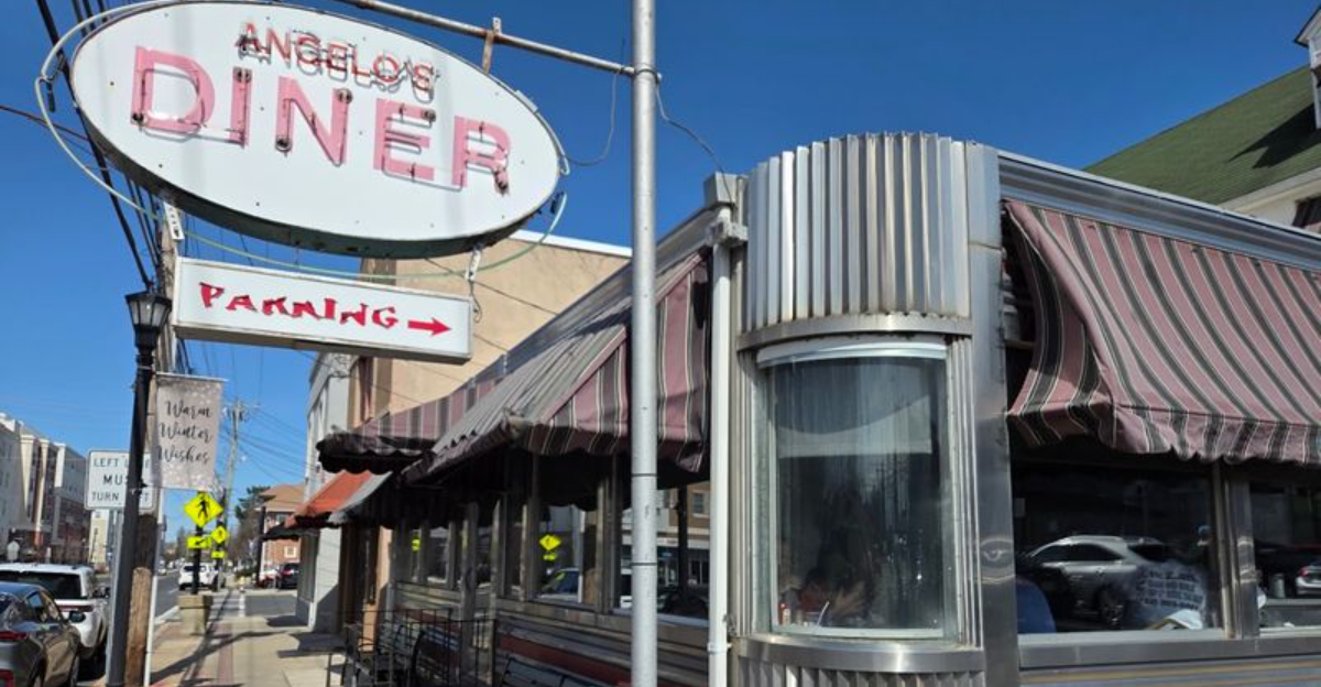 80 Year Old New Jersey Diner That Feels Like Stepping Into A Norman Rockwell Painting