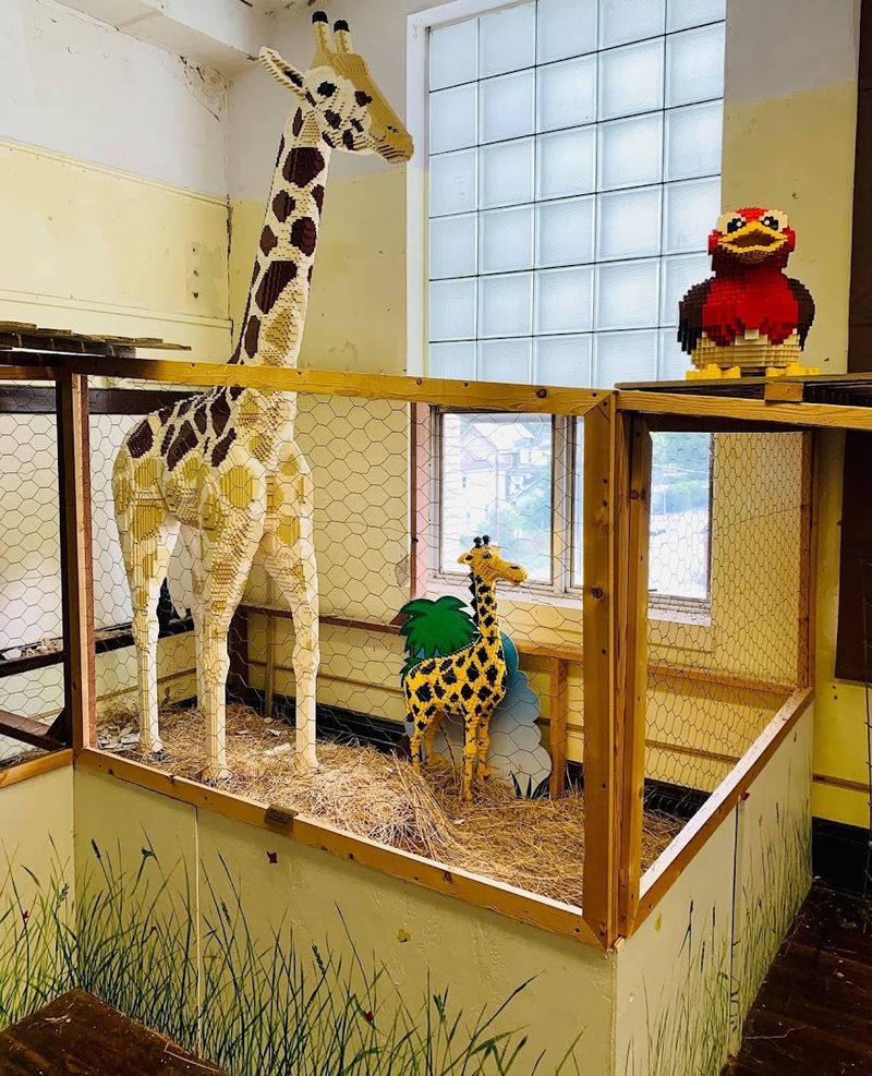 A Brick-Built Zoo That Brings Animals to Life A Brick-Built Zoo That Brings Animals to Life