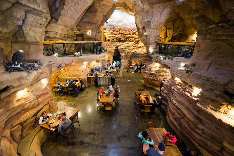A Cave-Like Atmosphere That Steals the Show A Cave-Like Atmosphere That Steals the Show