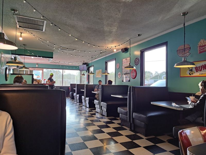 A Classic Diner Atmosphere Straight Out of a Storybook