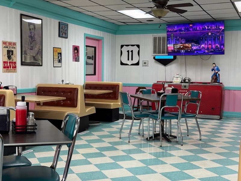 A Classic Roadside Gem With 4,500 Reviews to Prove It