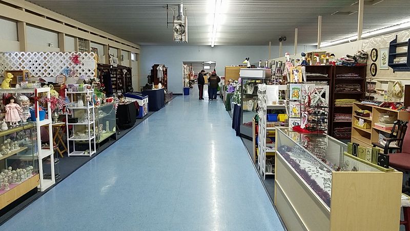 A Collector's Paradise for Cards and Comics A Collector's Paradise for Cards and Comics