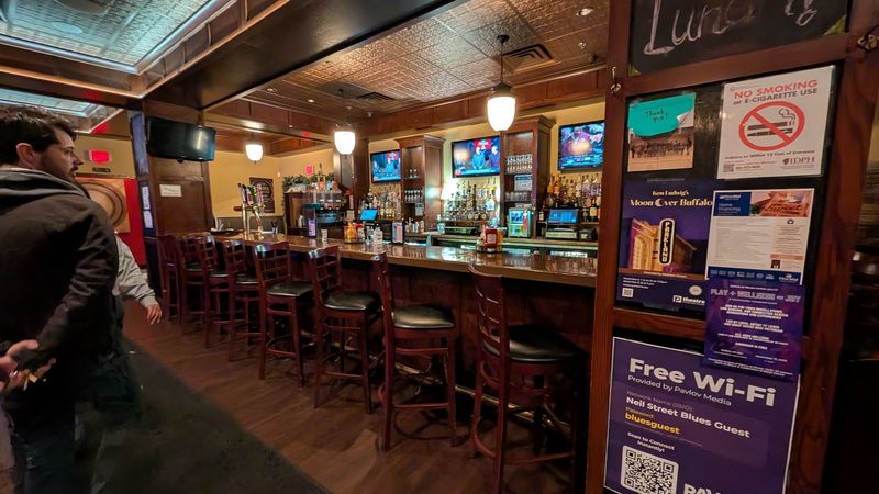A Full Bar That Completes the Experience