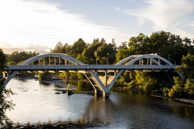 A Gateway to Some of Oregon's Most Spectacular Scenery A Gateway to Some of Oregon's Most Spectacular Scenery