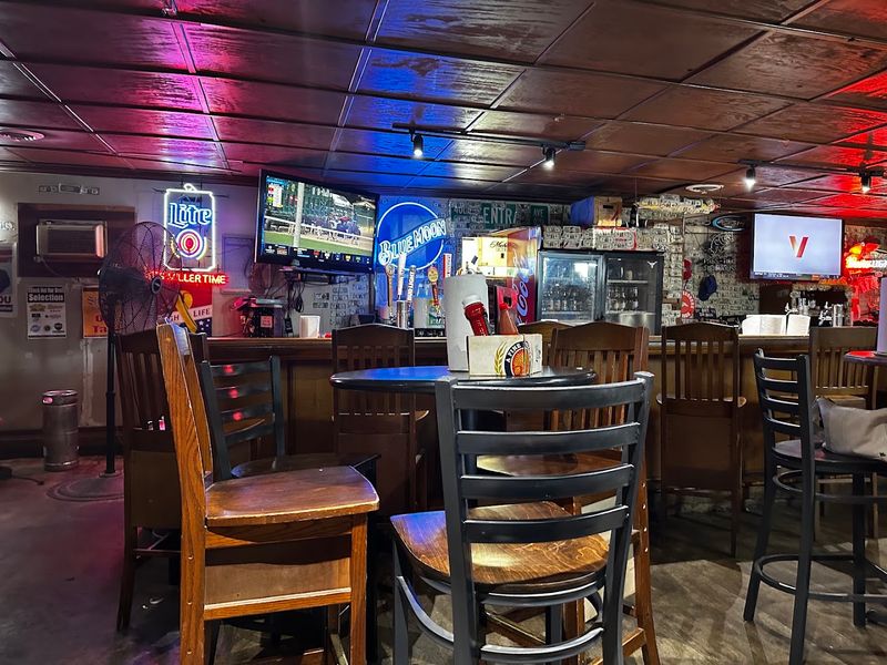 A Hole-in-the-Wall Atmosphere You Will Instantly Love