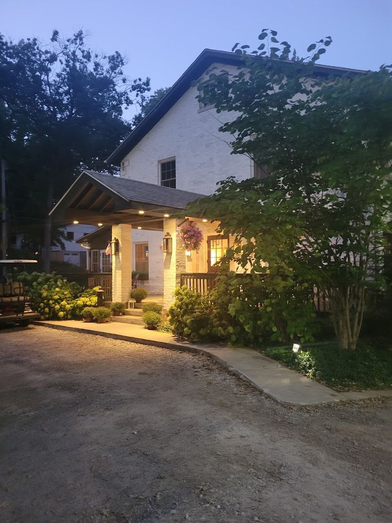 A Lakefront Setting Straight Out of a Dream