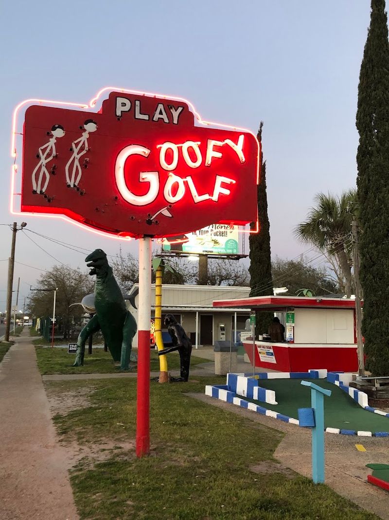 A Living Piece of 1950s Mini Golf History A Living Piece of 1950s Mini Golf History