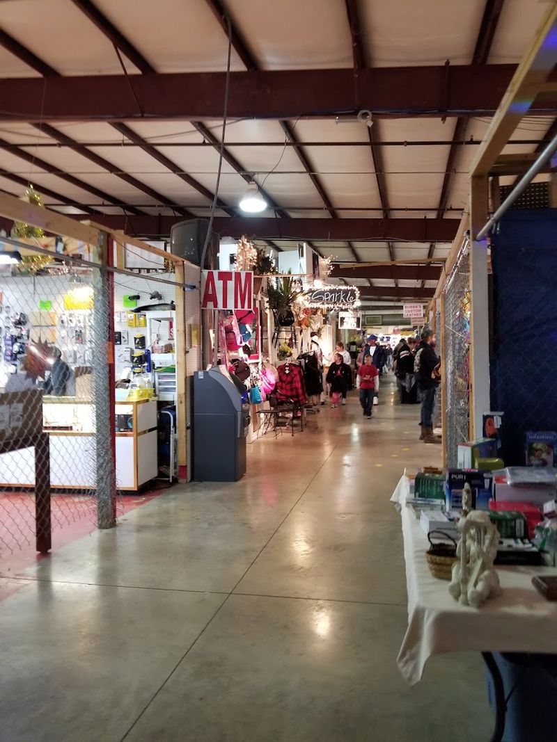A Massive Indoor Space That Takes Hours to Explore A Massive Indoor Space That Takes Hours to Explore
