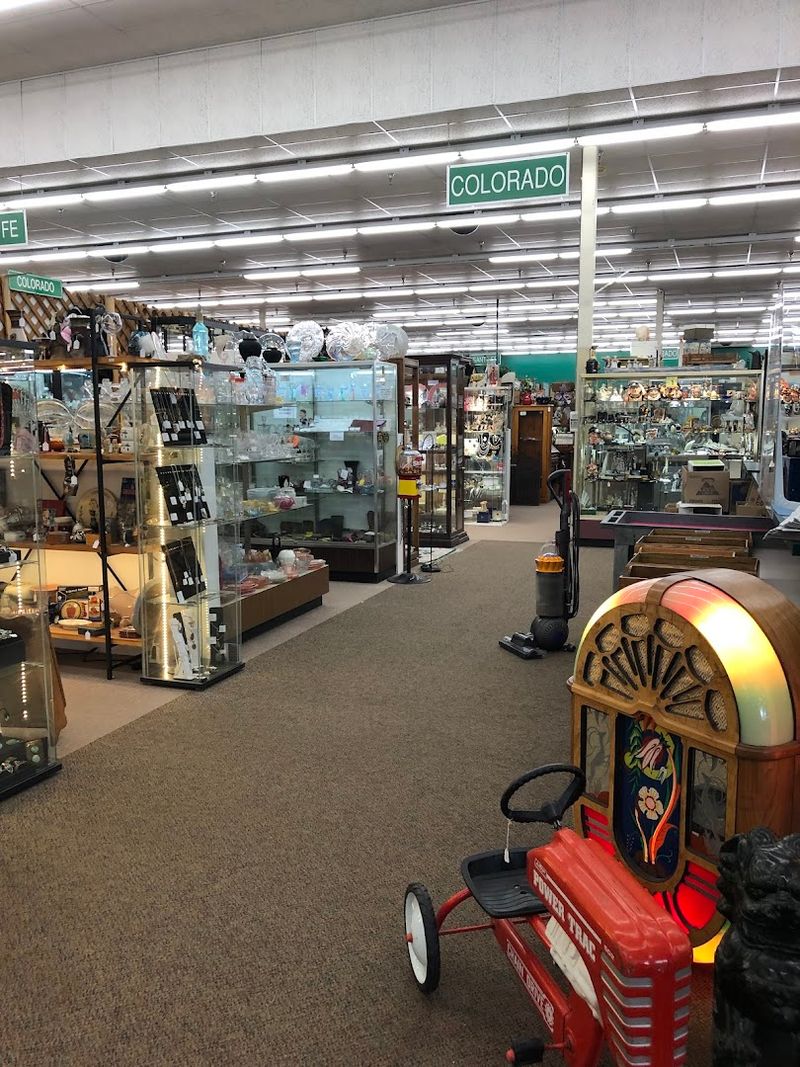 A Massive Space Filled With Over 250 Dealers